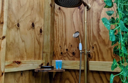 Aibonito Hotel | ¡escapada Romántica! Glamping en Burbuja con Jacuzzi Privado Para Dos
