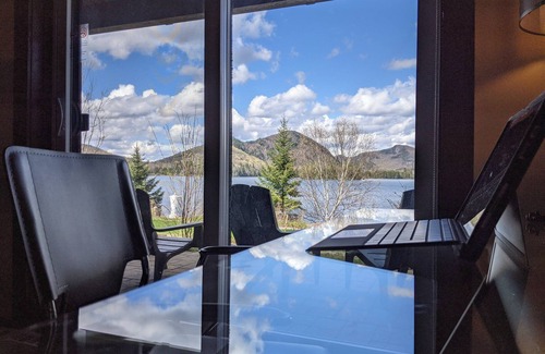 Lac Superieur Village Condo | Escapade Bonheur-condo Deluxe 1 Ch.-bord de L'eau