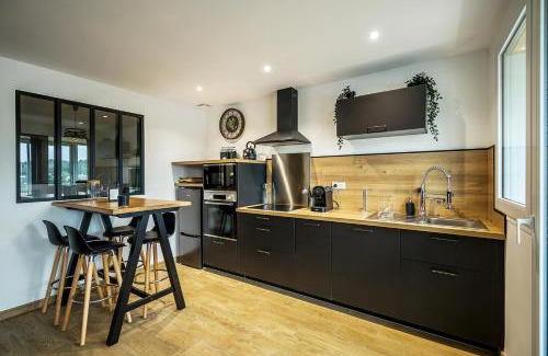 Binic Apartment | Escapade en Bord de mer avec Sauna et Spa Privés