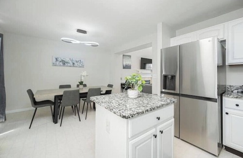 Galloway House | Escape 3BR w/Hot Tub and BBQ