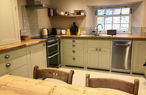 Shiel Bridge Cottage | Escape & enjoy the stars in the wilderness of the Scottish hills by a sea loch