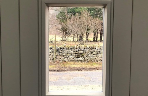 Shiel Bridge Cottage | Escape & enjoy the stars in the wilderness of the Scottish hills by a sea loch