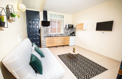Port-Louis House | Escape in the heart of the city Studio Jacuzzis Sauna and swimming pool