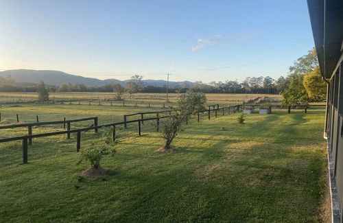 Bulahdelah House | Escape on 50 acres on the Buladelah river. Accommodation for upto 10 people.