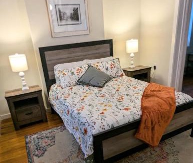 Cumberland House | Escape on Hambright's Alley! Walk 2 everything! Cyclists Welcome! 1st Fl Unit A