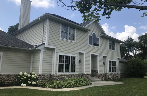 Zenda House | Escape the City: 5-Acre Country Retreat Near Geneva Lake.Private Nature Getaway!