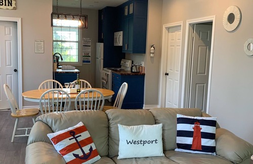 Rideau Lakes House | “Escape the city, embrace the serenity" Spring, summer and Fall Getaway !