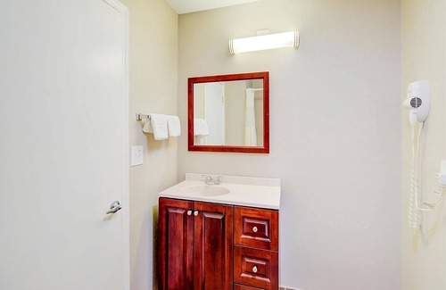 Dilley House | Escape The Hustle and Bustle! Short Drive to Nueces River, Free Breakfast!