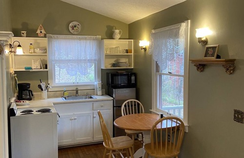Blairsville Cottage | Escape to a Pet-Friendly Cabin near Helen, Blue Ridge & Appalachian Trail