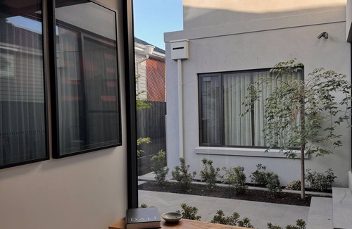 Parkdale House | Escape to a Stylish Coastal Retreat in Parkdale