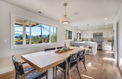 Healdsburg House | Escape to Dry Creek Valley in Healdsburg in a Beautifully Renovated Farm House