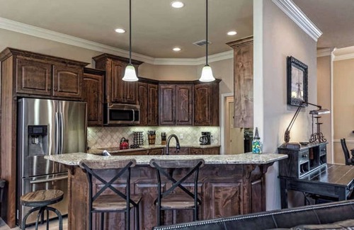 Hewitt House | Escape to Hewitt Homestead—your private Waco sanctuary just 10 mins from Magnolia. Whether you're gathering with family or chasing Chip & Jo dreams, this bold Texas stay is where style meets soul.