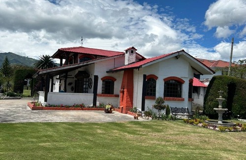 Yaruqui House | Escape to Nature: Exclusive Country House Near Quito Airport