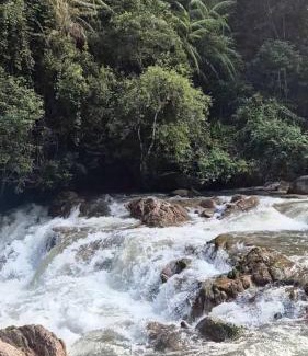 Kampung Ulu Dong Ski Chalet | Escape to Nature Cozy Terrace Room by the River