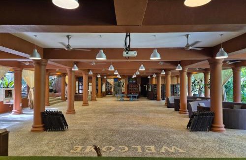 Kampung Ulu Dong Ski Chalet | Escape to Nature Cozy Terrace Room by the River