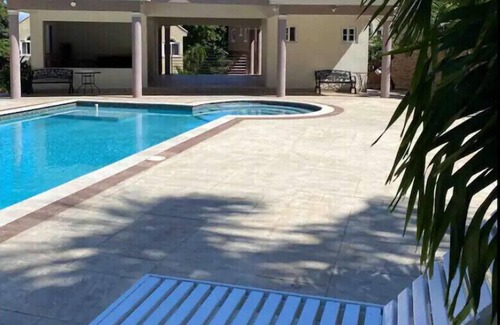 Ocho Rios House | Escape to Ocho Rios in this bright & airy coastal home. Central to attractions.