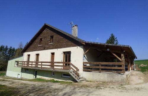 Argonne Ardennaise House | Escape to our nature-filled Gîte with indoor pool and pond!