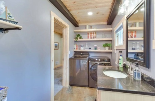 Pine City Cabin | Escape to our updated cozy Lakeside Cabin-great sunset views-1 hour from Cities