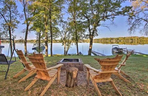 Pine City Cabin | Escape to our updated cozy Lakeside Cabin-great sunset views-1 hour from Cities