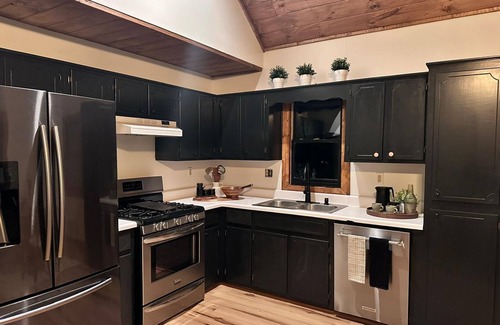 Walnut Mountain Cabin | Escape to Paradise at Cabana Dreams - Your Ultimate Vacation Retreat!