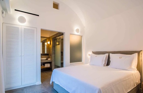 Diakofti Apartment | Escape to Paradise at MakriKythera's Pool Retreat
