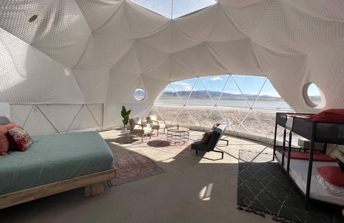 Levan House | Escape to Paradise: Geodome Oasis on a Sandy Beach with Breathtaking Lake Views!