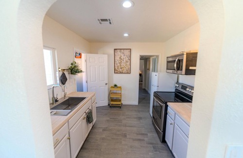 Downtown Phoenix House | Escape to Phoenix: Stylish 2BR w/Parking + Laundry