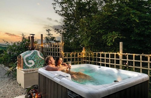 Helston Villa | Escape to Poldurra – Luxurious Cornish Retreat with Hot Tub, Pizza Oven & Views