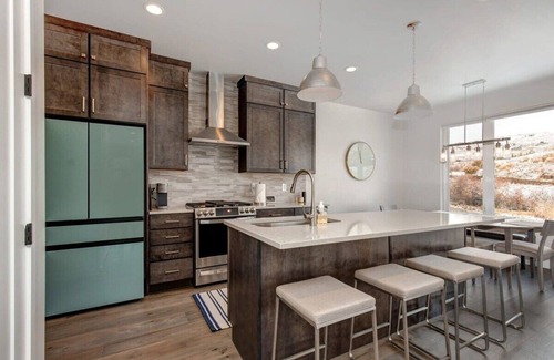 Deer Mountain House | Escape to Serenity. 4BR Townhome 8min to Deer Valley