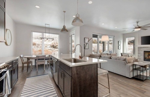 Deer Mountain House | Escape to Serenity. 4BR Townhome 8min to Deer Valley