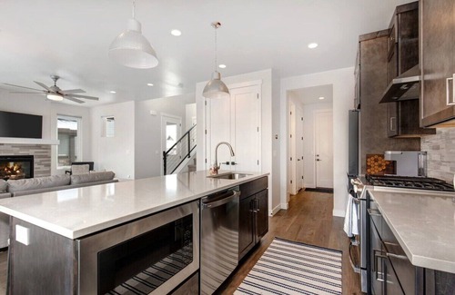 Deer Mountain House | Escape to Serenity. 4BR Townhome 8min to Deer Valley