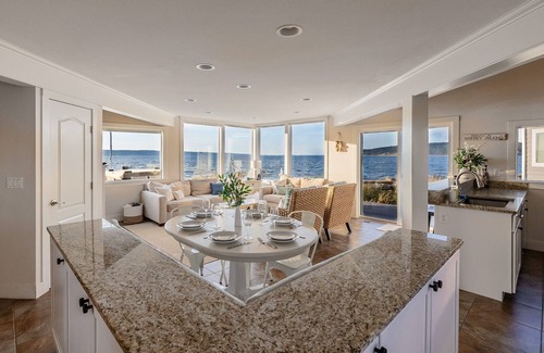 Langley House | Escape to Serenity: Charming Beach Cottage Retreat on Whidbey Island Awaits!