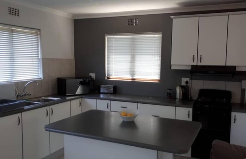 Durban North Apartment | Escape to serenity at our enchanting 2-bedroom cottage nestled in Glen Anil.