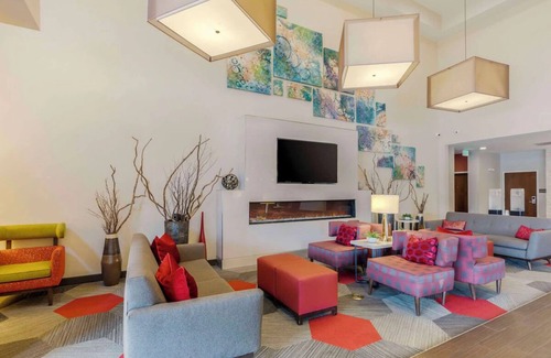 Loveland Hotel | Escape to Suite with Relaxing Atmosphere Near Boyd Lake State Park