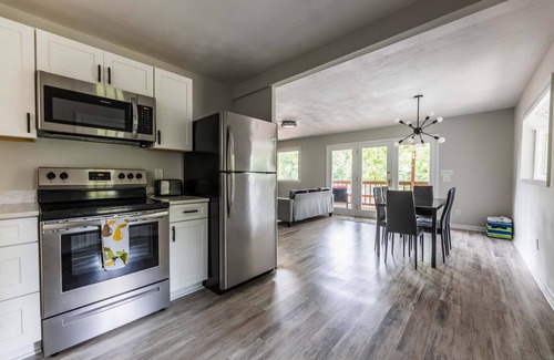 Ingles House | Escape to Sunset Cove, a serene lakeside retreat with modern comforts, stunning views