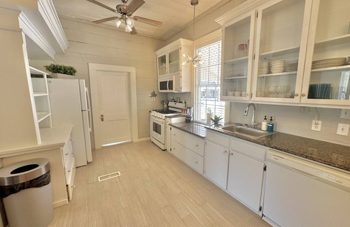 Cedar Bluff Cottage | Escape to the 1930's Bungalow "Imperfect Perfection" - Pool, Kayaks, HotTub!