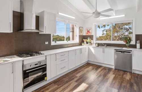 Mount Riverview House | Escape to the Picturesque Blue Mountains for a relaxing break from the mundane!