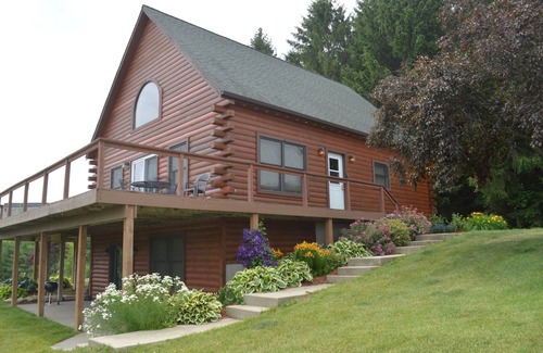 Ferryville Cabin | Escape to The Pines, the perfect destination for romance, seclusion & relaxation