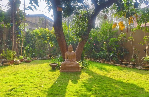 Sambalpur Apartment | Escape to this charming apartment with a touch of nature in centre of town.