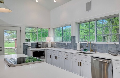 Austin House | Escape to this spacious and serene 3-acre home!