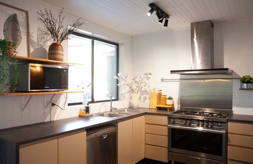 Lower Portland House | Escape to Tranquil Bush Retreat with Mini Golf, Indoor fireplace & Wombat