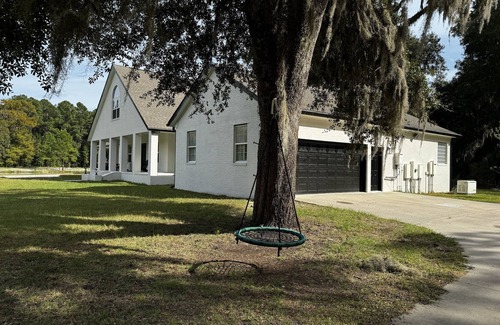 Kingsland House | Escape to Tranquility 125 Acre Property with Trails Lake Spacious House Fire Pit