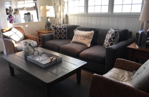 Westport Cottage | ESCAPE to Westport Direct WATERFRONT Beachouse w/Rooftop Deck