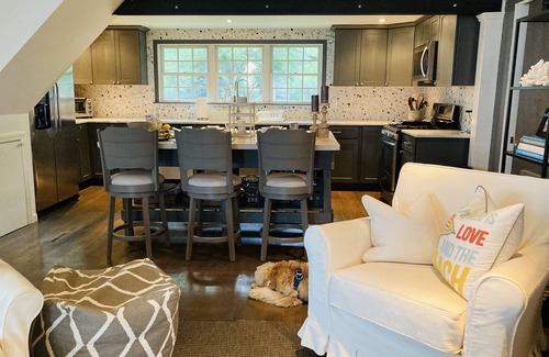 Westport Cottage | ESCAPE to Westport Direct WATERFRONT Beachouse w/Rooftop Deck