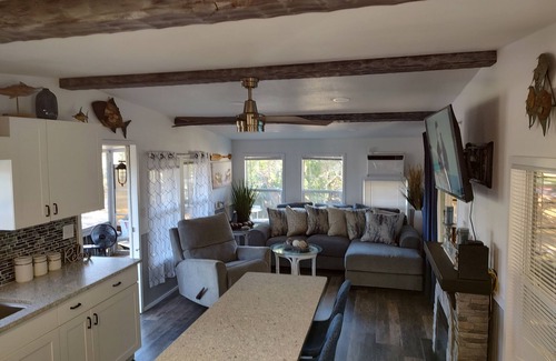 Crystal River Cottage | Escape to your cozy waterfront 2-bedroom cottage, kayaks & canoes included!