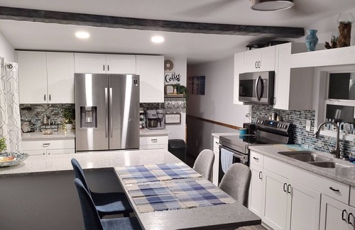 Crystal River Cottage | Escape to your cozy waterfront 2-bedroom cottage, kayaks & canoes included!