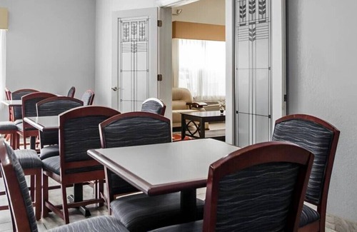 Altoona House | Escape to Your Own Oasis in Our Comfortable Room!
