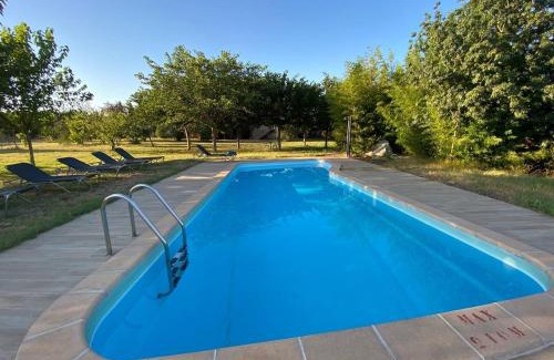 Crespia House | Espectacular casa de vacaciones en el campo con piscina, BBQ y WIFI de alta velocidad