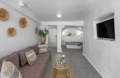 Mandrakia House | Esperanza Boathouse