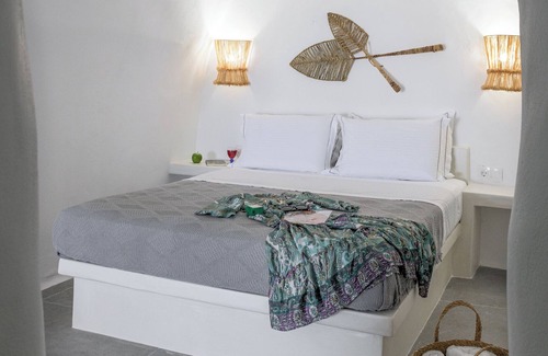 Mandrakia House | Esperanza Boathouse
